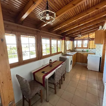 Bratis House 2 Lejlighed Vartholomio